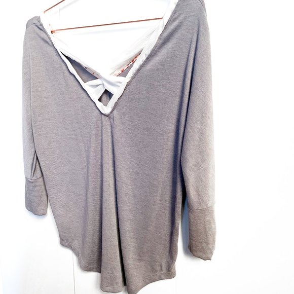 Deletta Tops - deletta gray 3/4 sleeve top deep v-neck